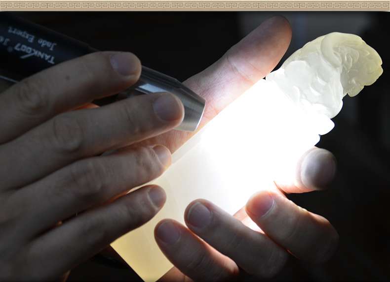 照玉強光手電筒不只可以鑒定琥珀，還可以鑒別各種的玉石、原石